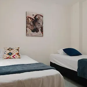 Apartamento Amplia Casa Familiar, Comoda Y En Laureles, Medellín